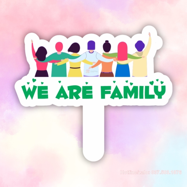 Hashtag cầm tay We are family
