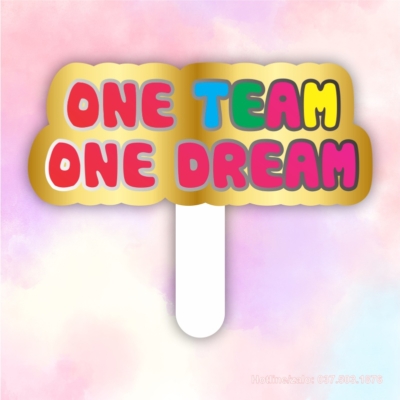 Hashtag cầm tay one team one dream