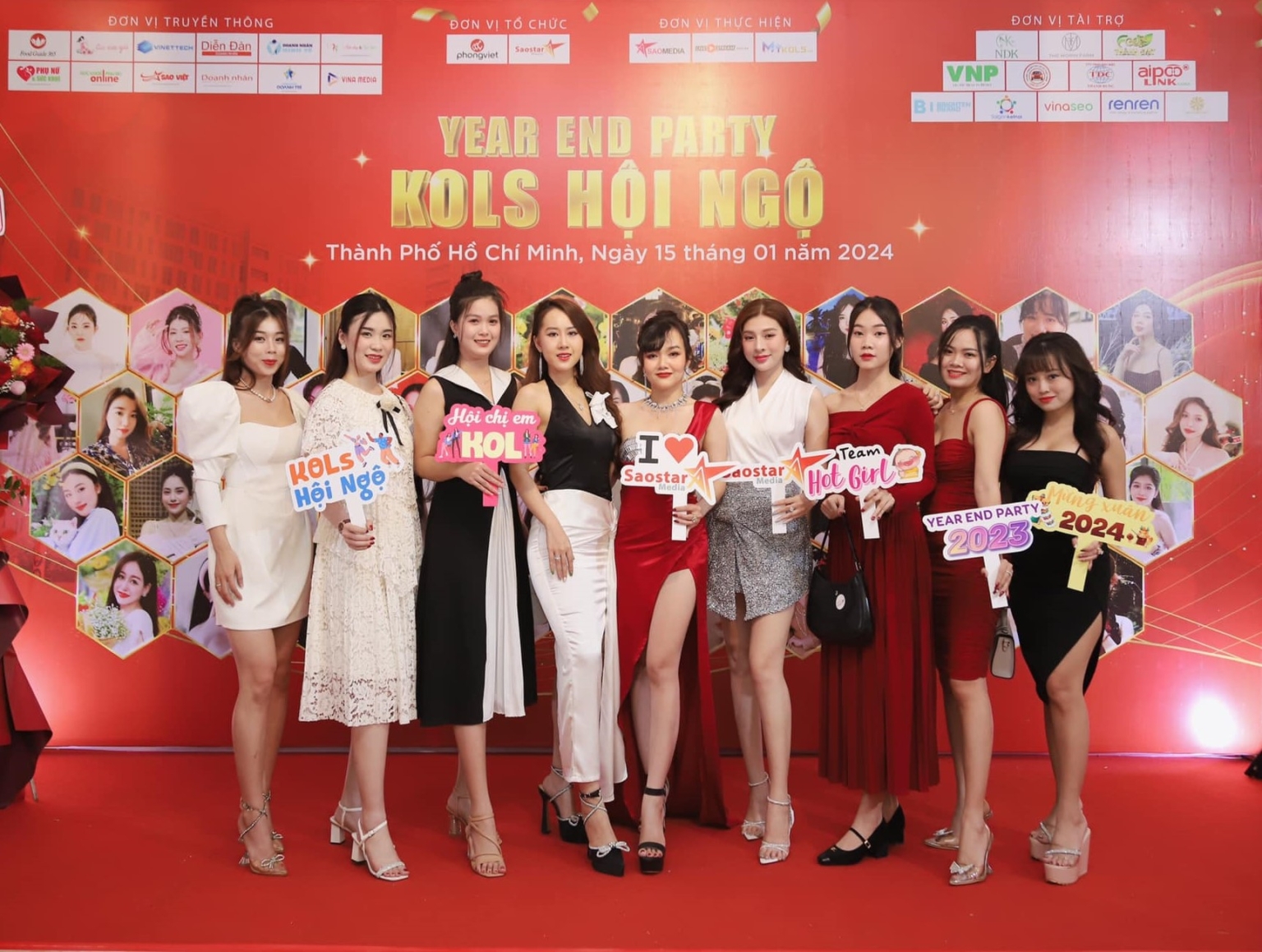 Hashtag sự kiện đẹp, bảng chụp hình sự kiện ấn tượng 2026