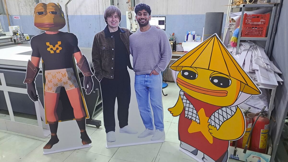 Standee hình người Standee hình người