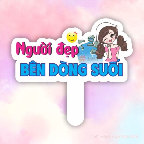 Hashtag người đẹp bên dòng suối