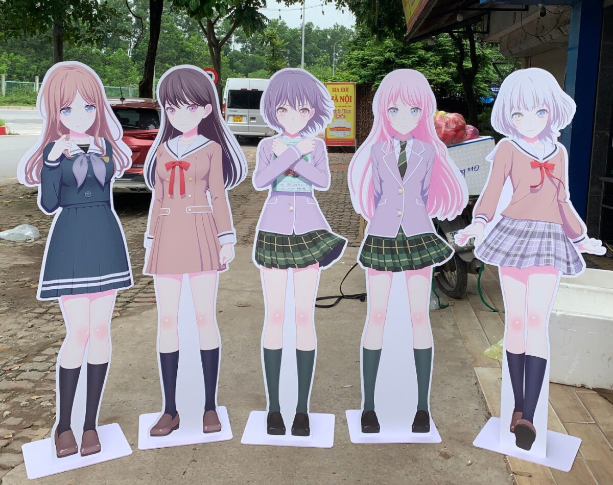 In standee hình người anime