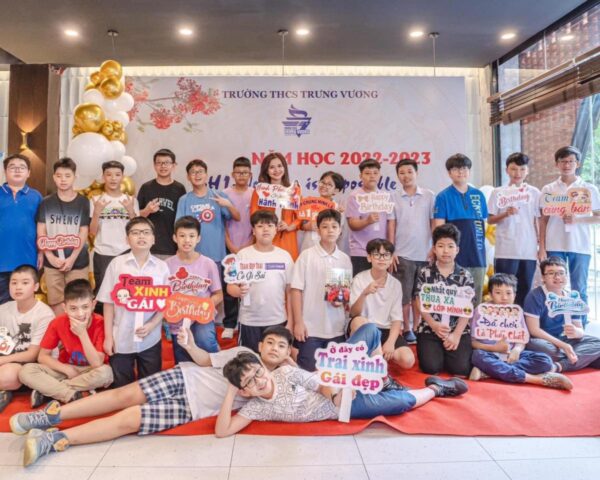 Hashtag khai giảng dùng để chụp ảnh tại sự kiện của trường